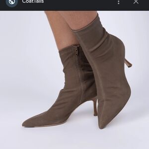 NWT.YmY Elegant Olive Color Women's Heeled Boots Sizeze 8.